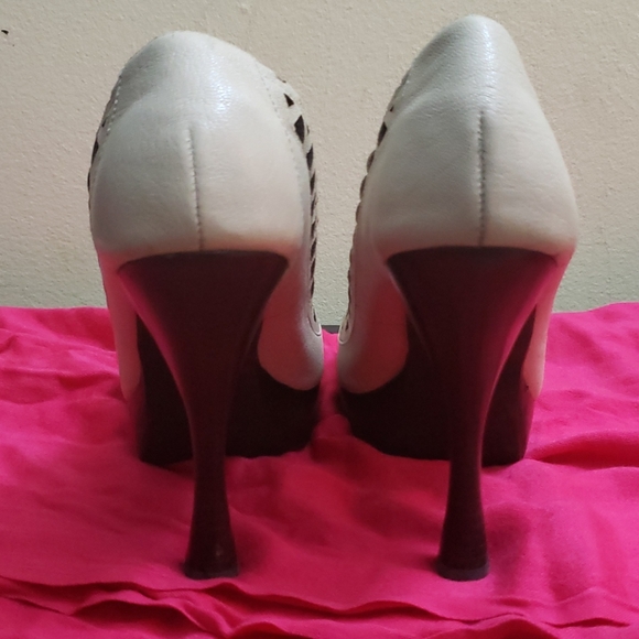 Michael Kors peep toe heels with laser cut detail - Picture 4 of 7